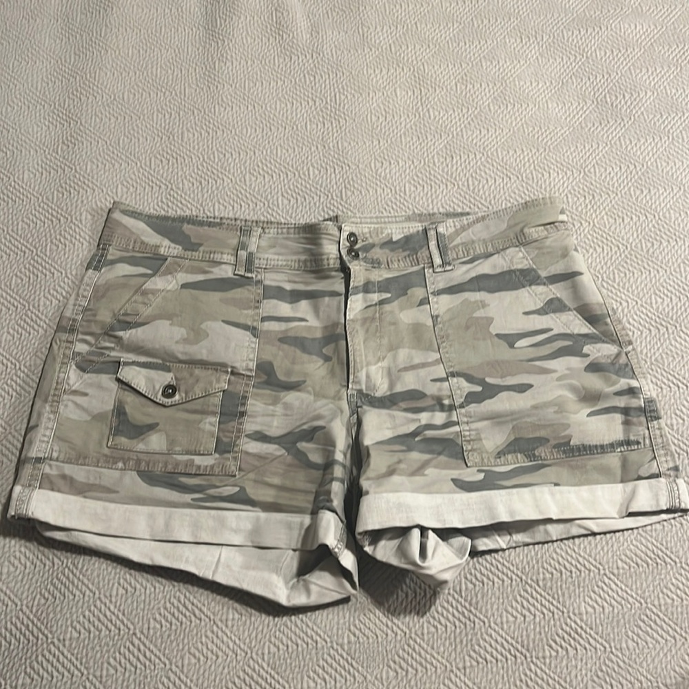 Time and Tru camo shorts